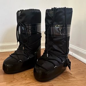 Icon Black Satin Moonboot